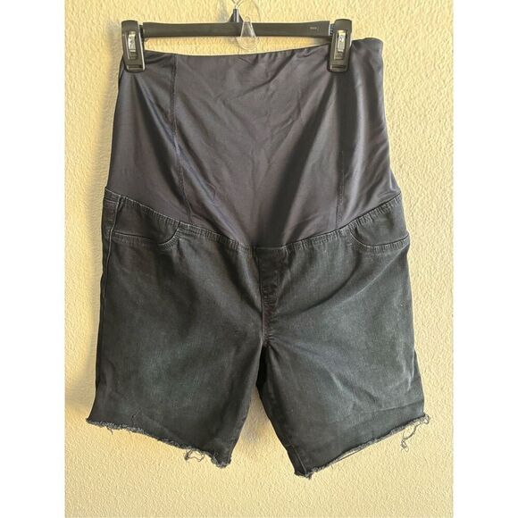 ❤️Ingrid & Isabel Maternity Bermuda Shorts - Picture 1 of 4
